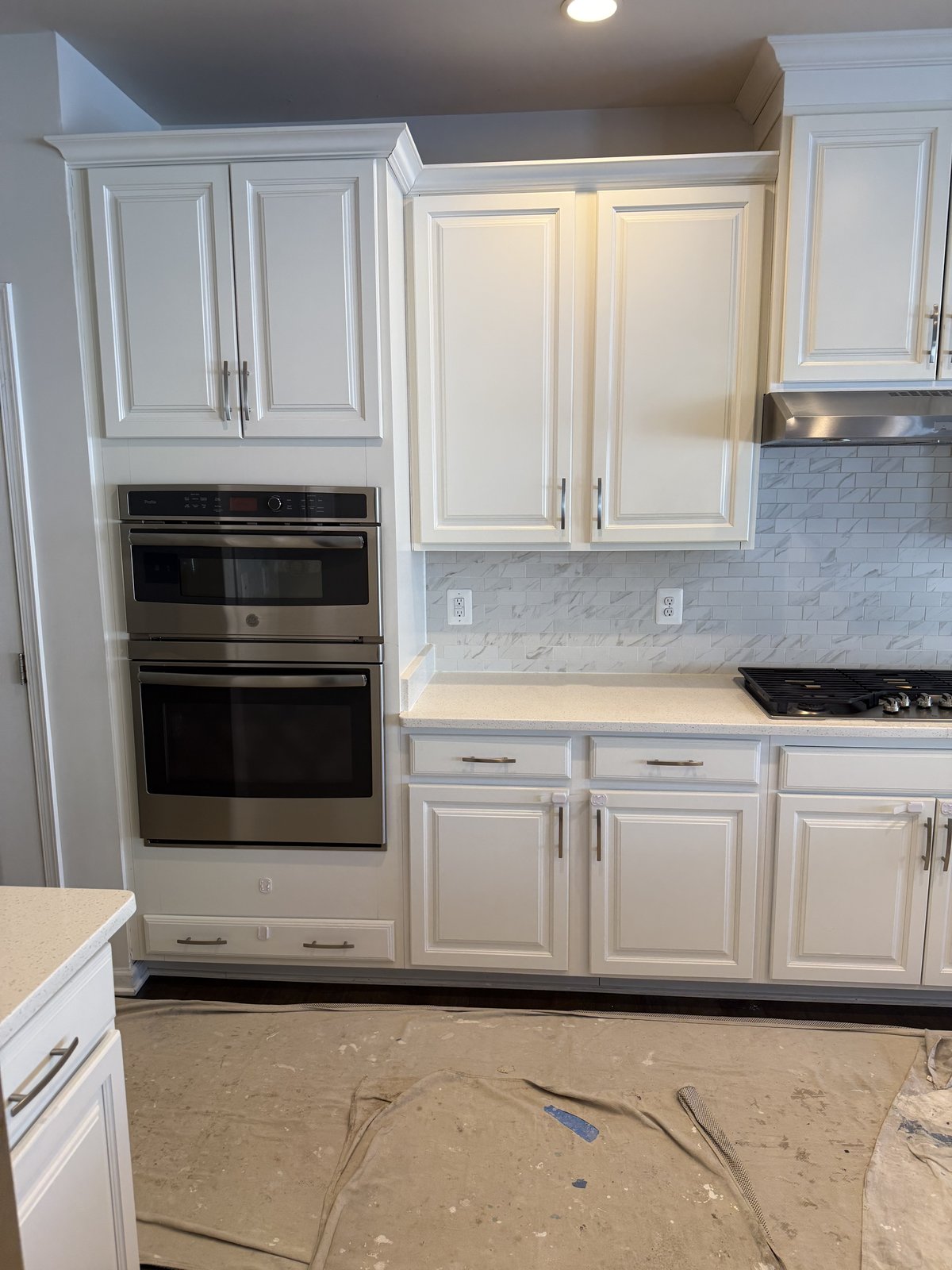 Double wall oven and gas cooktop detail